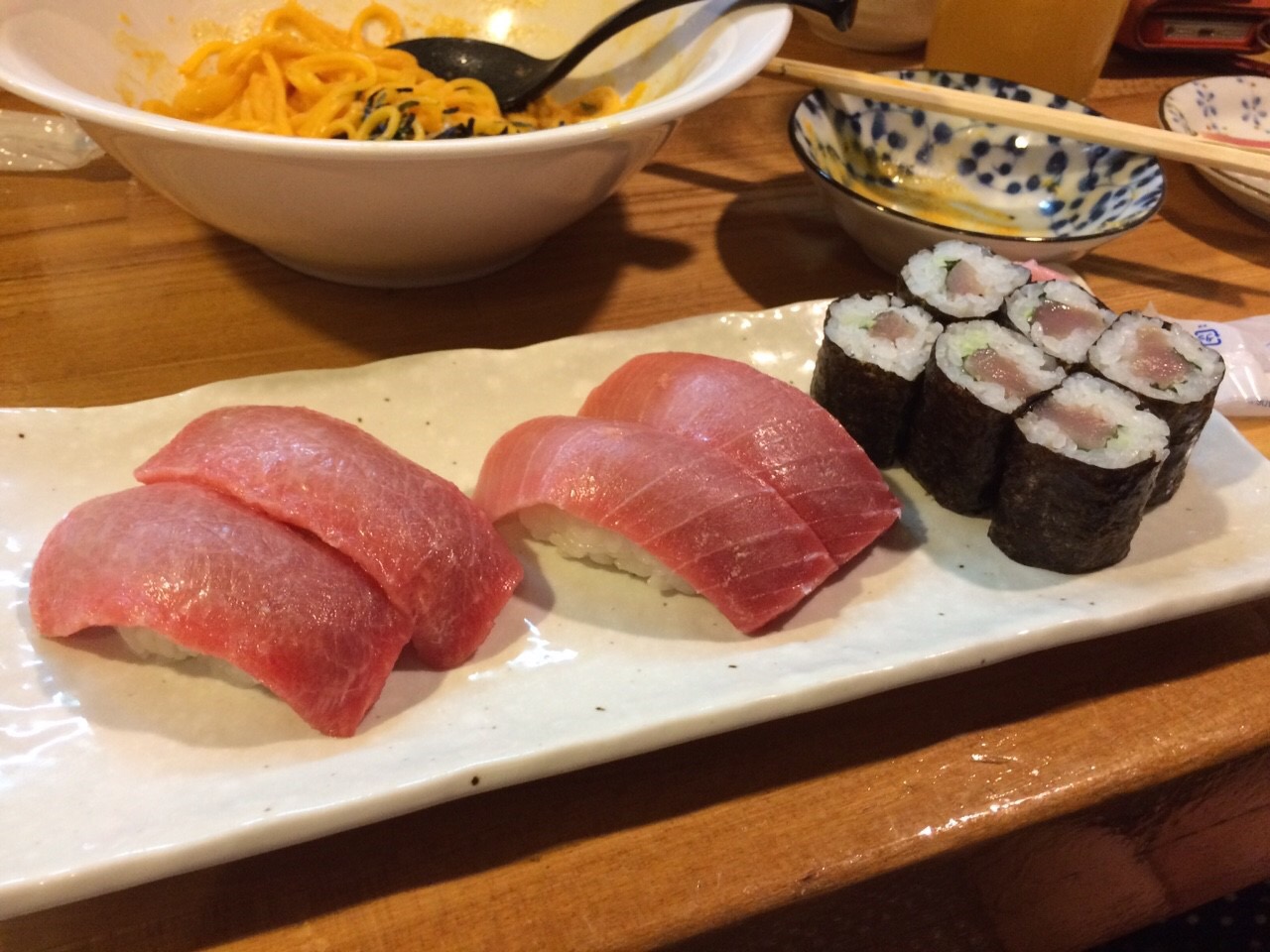 まぐろ寿司と沖縄料理